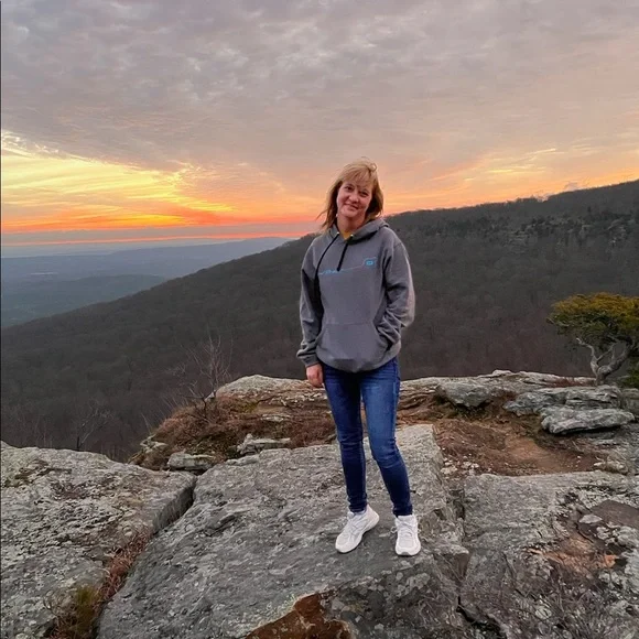 🙋‍♀️ WELCOME! 🛍️ Please save my closet. - Picture 2 of 6